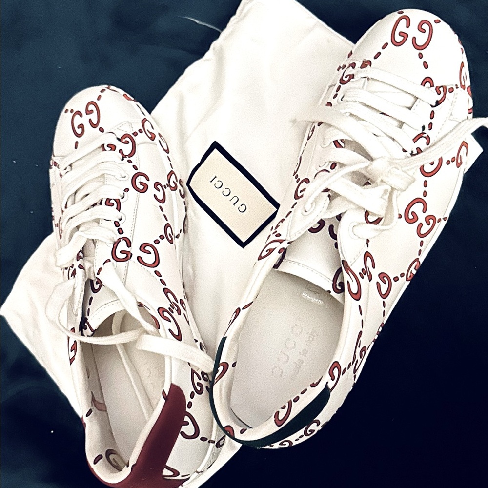 Never worn, no tag Gucci men’s size 8 shoe with Shoe bags shoe id#